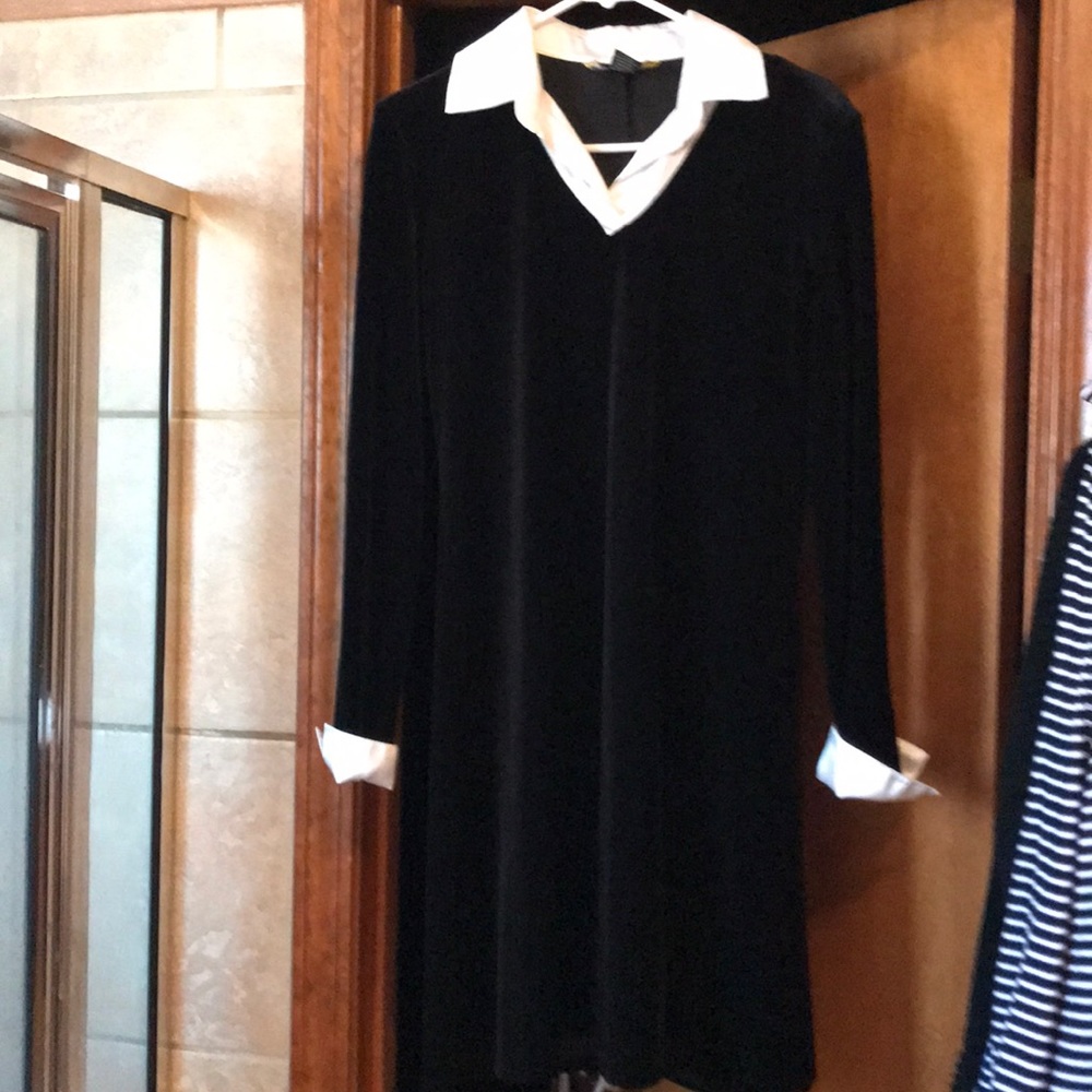 Black/White Velvet Dress size 6P.